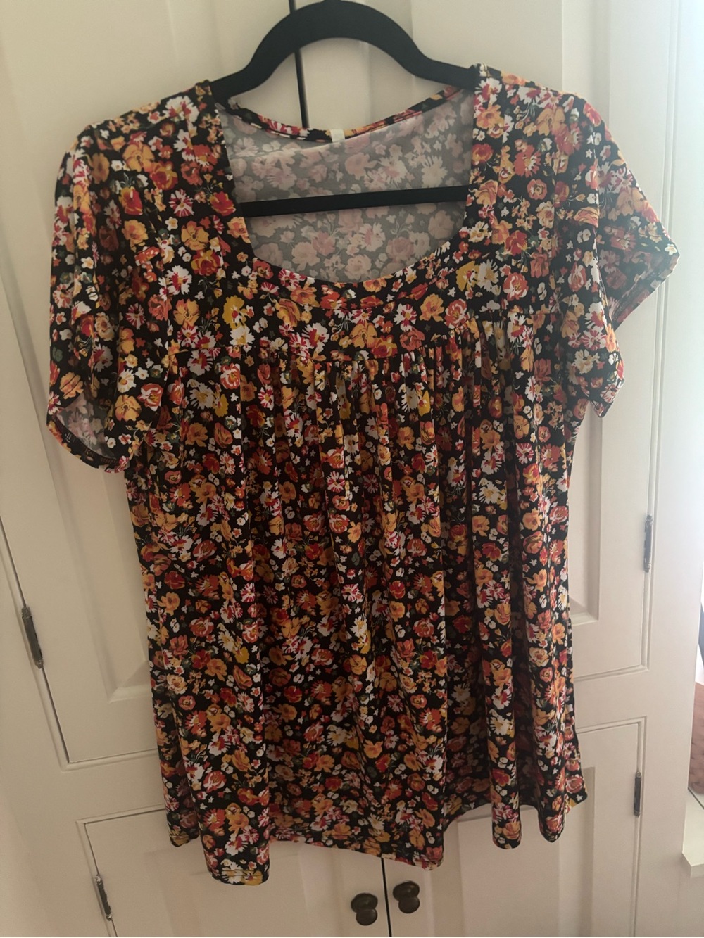 Floral Short-Sleeve Scoop Neck Women’s Top - Black with Rust & Cream Floral